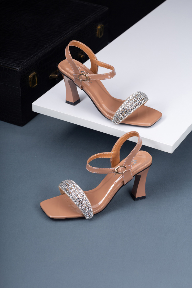 https://elisaa.vn/wp-content/uploads/2024/07/giay-sandal-cong-so-ella-7cm-dinh-da-sang-trong-es270-969-11.jpg