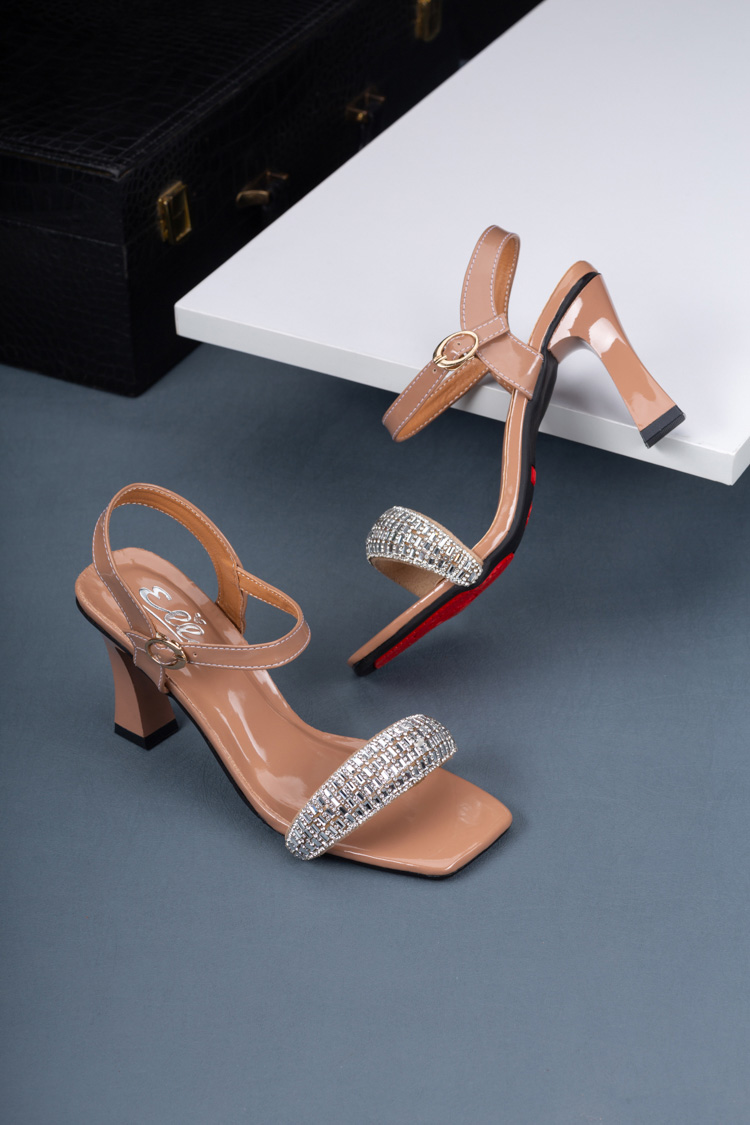 https://elisaa.vn/wp-content/uploads/2024/07/giay-sandal-cong-so-ella-7cm-dinh-da-sang-trong-es270-969-13.jpg