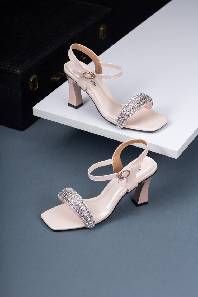https://elisaa.vn/wp-content/uploads/2024/07/giay-sandal-cong-so-ella-7cm-dinh-da-sang-trong-es270-969-2.jpg