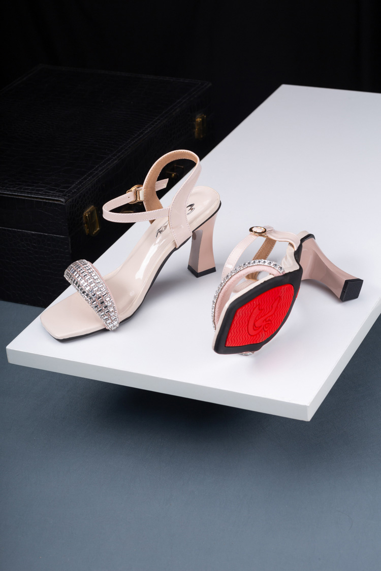 https://elisaa.vn/wp-content/uploads/2024/07/giay-sandal-cong-so-ella-7cm-dinh-da-sang-trong-es270-969-4.jpg