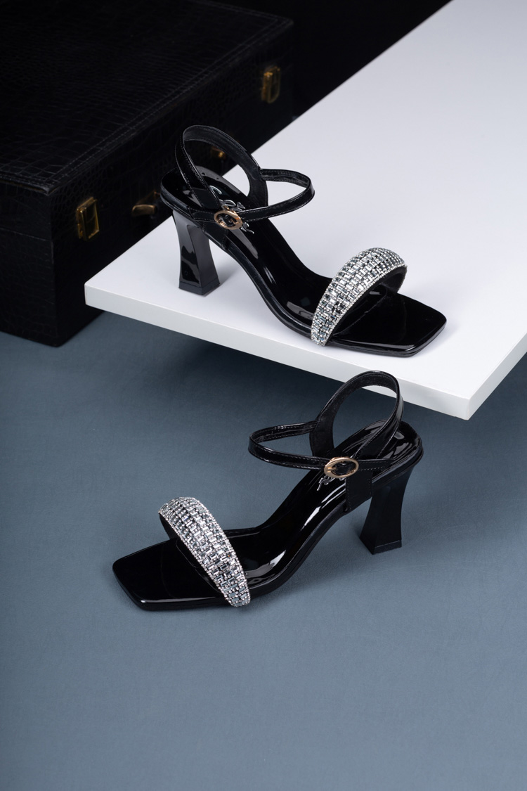 https://elisaa.vn/wp-content/uploads/2024/07/giay-sandal-cong-so-ella-7cm-dinh-da-sang-trong-es270-969-7.jpg