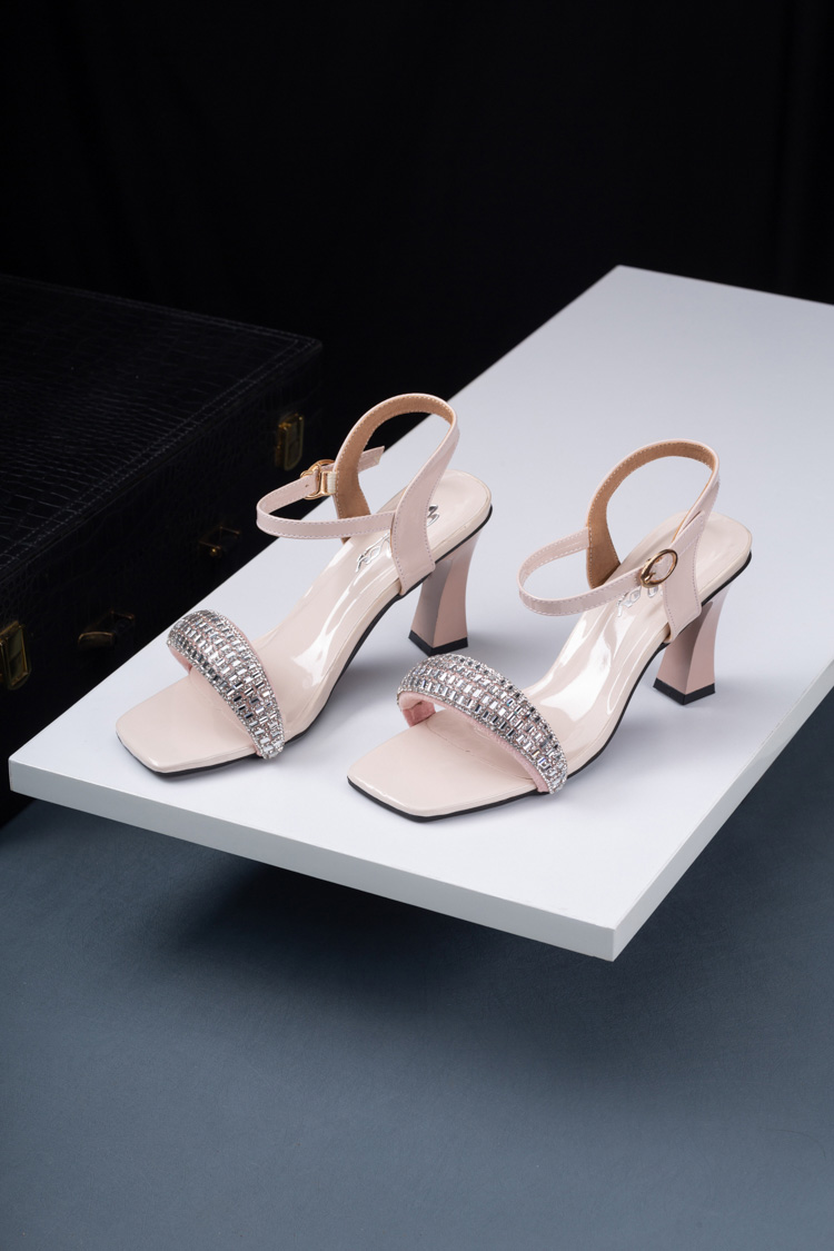 https://elisaa.vn/wp-content/uploads/2024/07/giay-sandal-cong-so-ella-7cm-dinh-da-sang-trong-es270-969.jpg